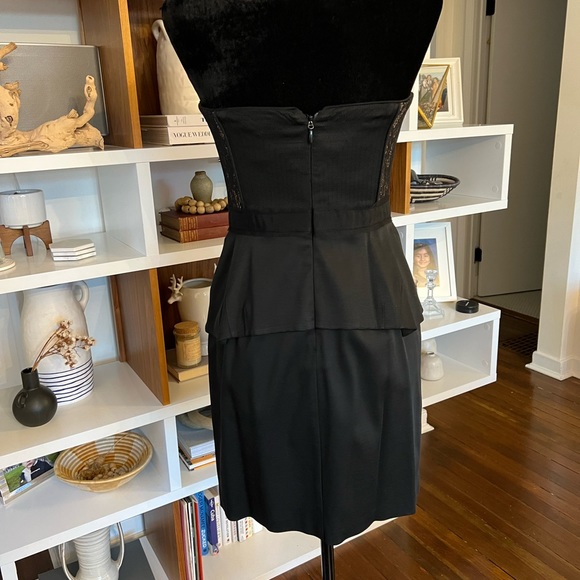 Strapless BCBG Maxazria dress with spandex and boning in size 6 - Picture 5 of 9